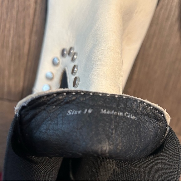 Dolce Vita Peyton Studded  Ankle Boots. White leather. Great shape. Sz 10 - Picture 8 of 8